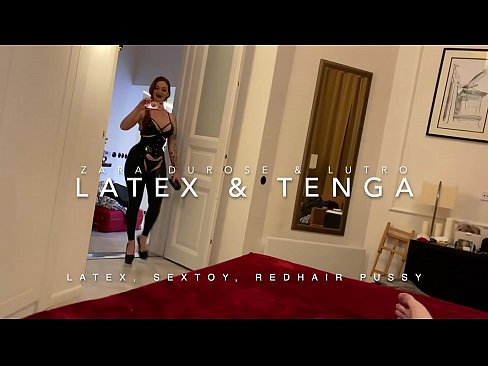 ❤️ Redheaded stepsister in latex costume yakasvirwa na stepbrother kwatiri